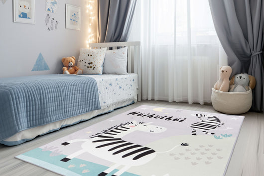 Superweicher Babyteppich: Verwandeln Sie das Babyzimmer in eine Kuschelzone! Dieser superweiche Teppich schont alle kleinen Krabbelknie und bietet einen warmen, gemütlichen Untergrund. Das Kurzflor-Material ist zudem Allergiker geeignet.